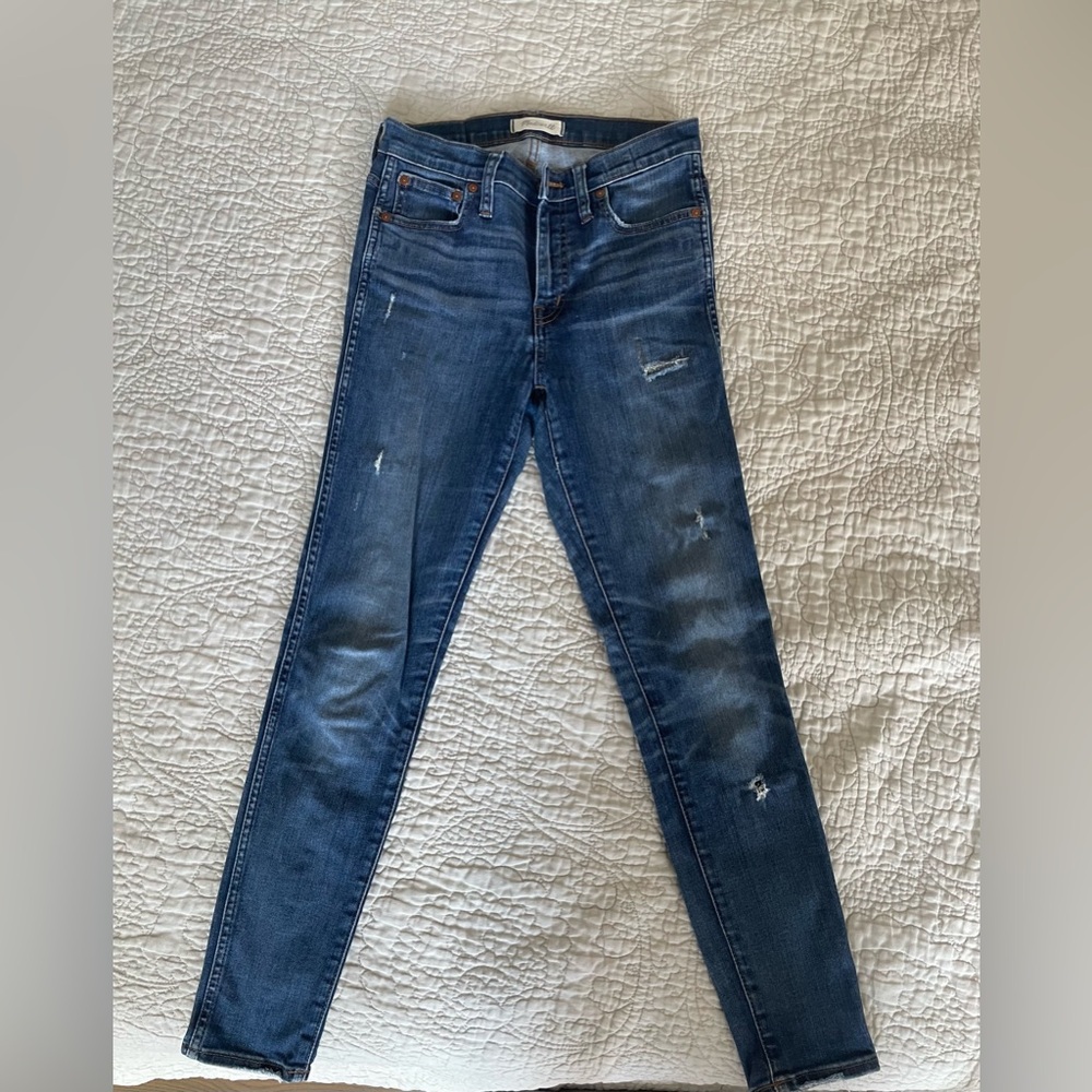 Madewell skinny jeans, size 27. In great condition! Inseam is 27in.